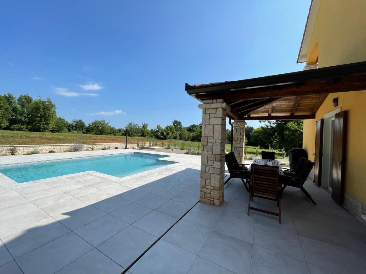 Villa Berto Nedescina Luaran gambar