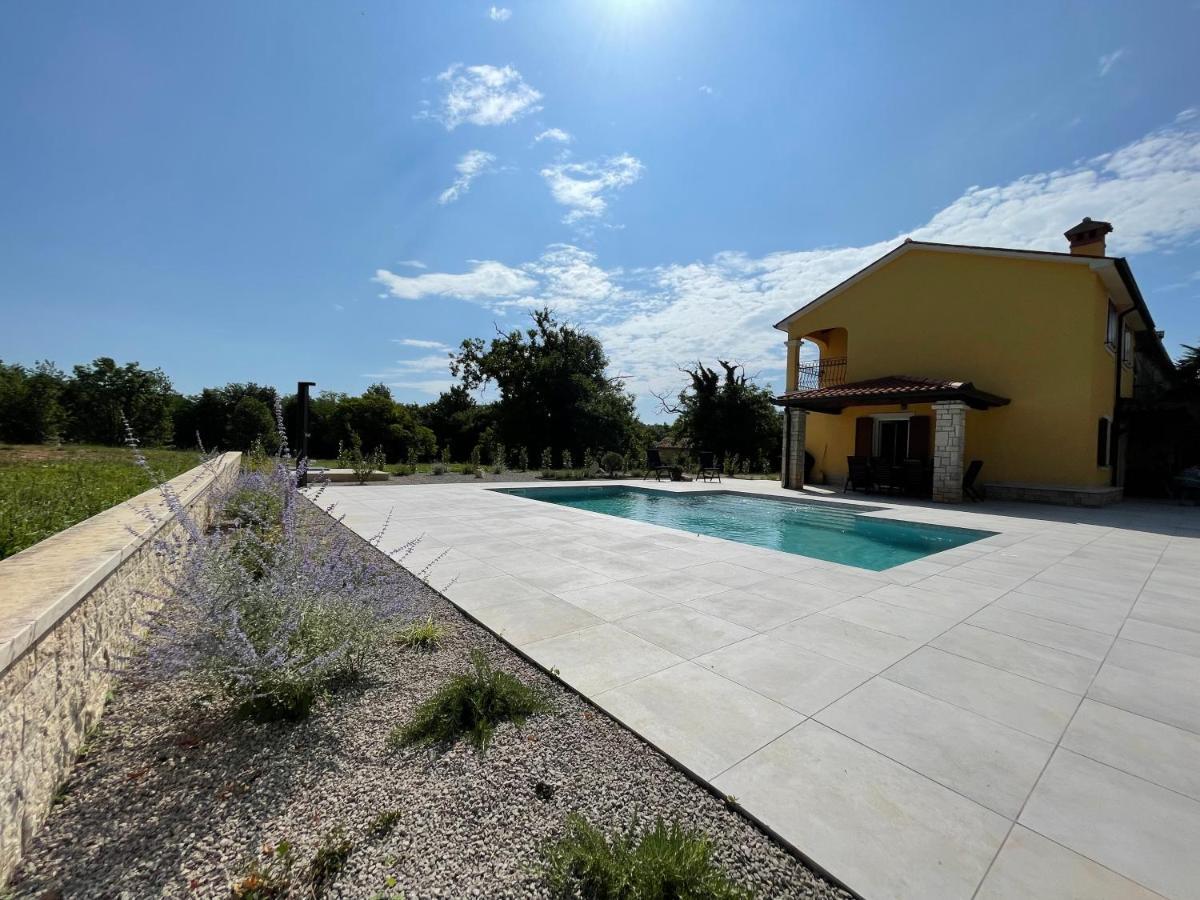 Villa Berto Nedescina Luaran gambar