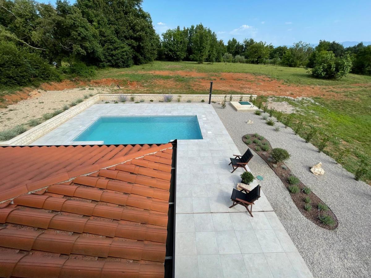 Villa Berto Nedescina Luaran gambar