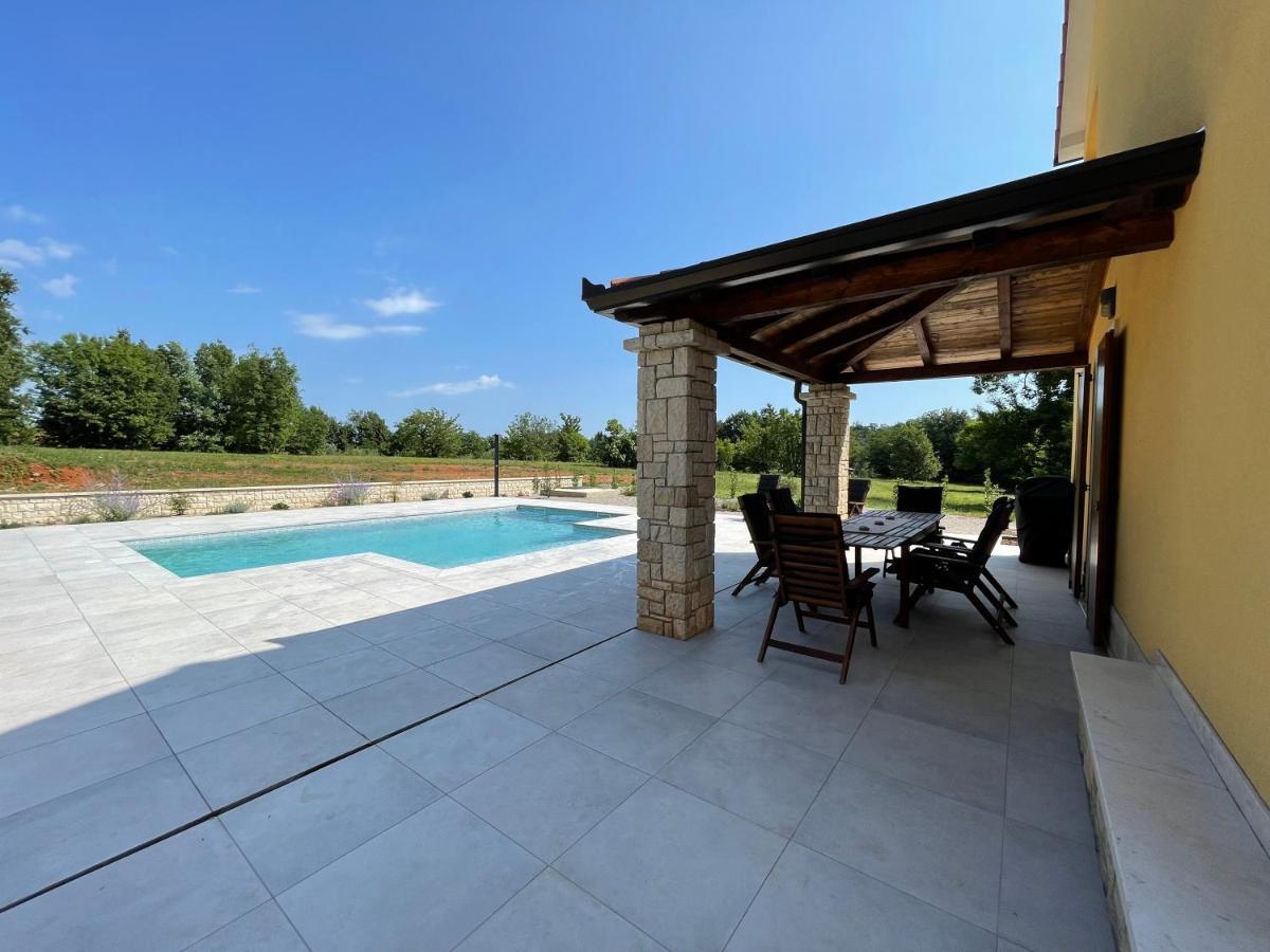Villa Berto Nedescina Luaran gambar