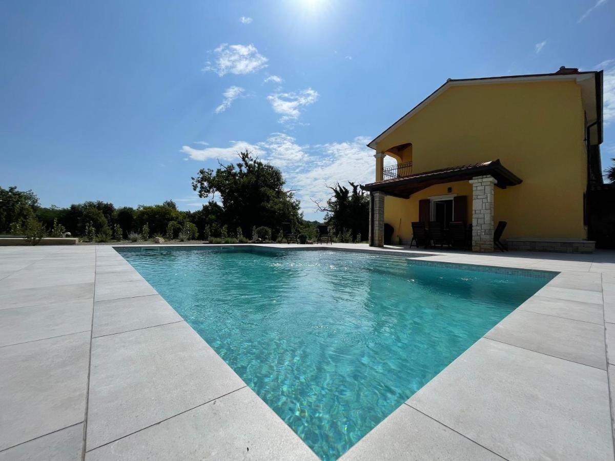 Villa Berto Nedescina Luaran gambar